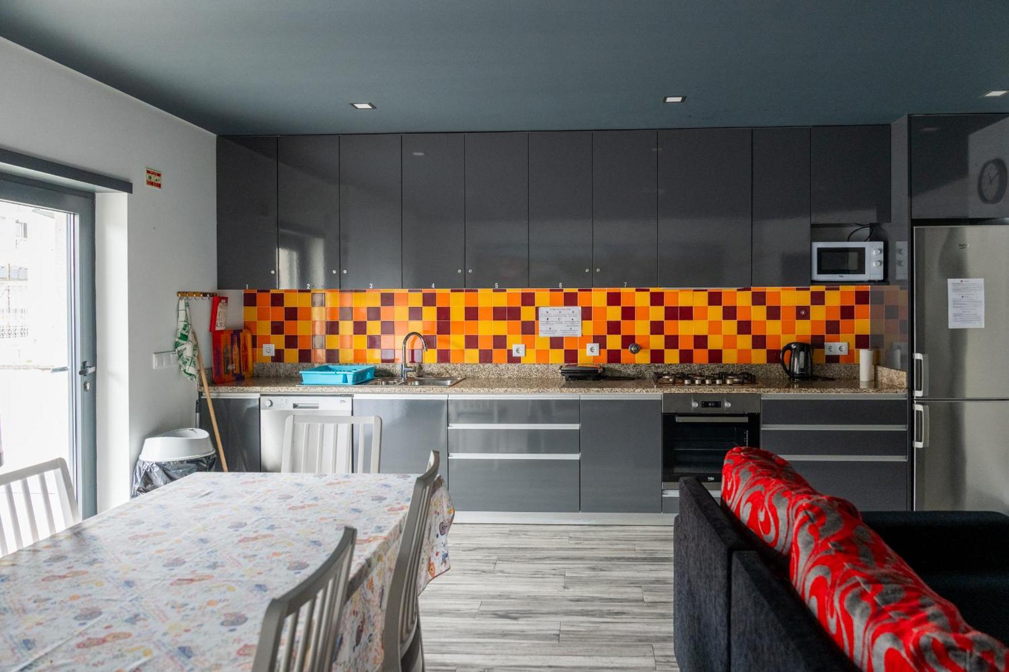Residencial Kuarenta&um Gasthuis 3*